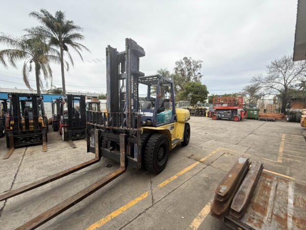 8 Tonne Komatsu Forklift For Sale - Image 10
