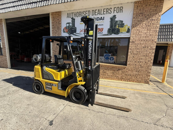 2.5 Tonne Hyundai Forklift For Sale - Image 3
