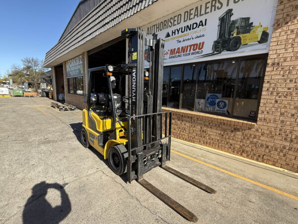 2.5 Tonne Hyundai Forklift For Sale - Image 4