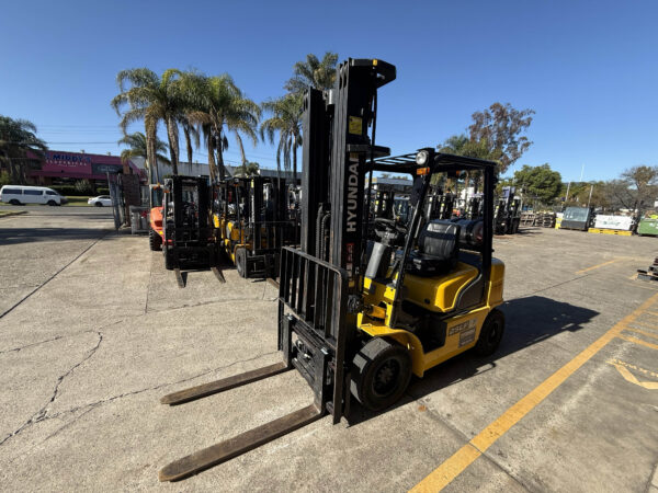 2.5 Tonne Hyundai Forklift For Sale - Image 7