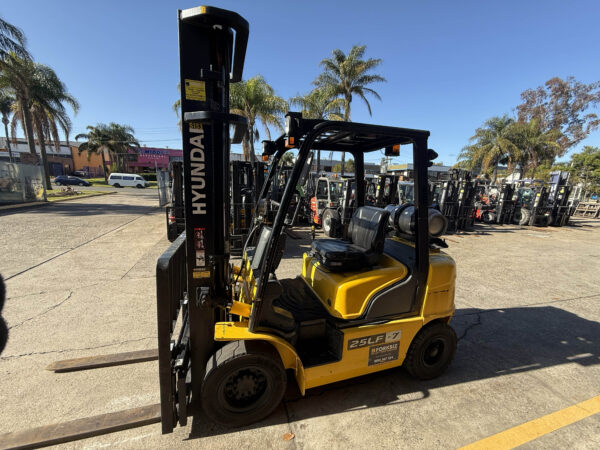 2.5 Tonne Hyundai Forklift For Sale - Image 8