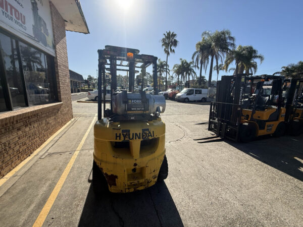2.5 Tonne Hyundai Forklift For Sale - Image 11
