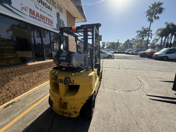 2.5 Tonne Hyundai Forklift For Sale - Image 12