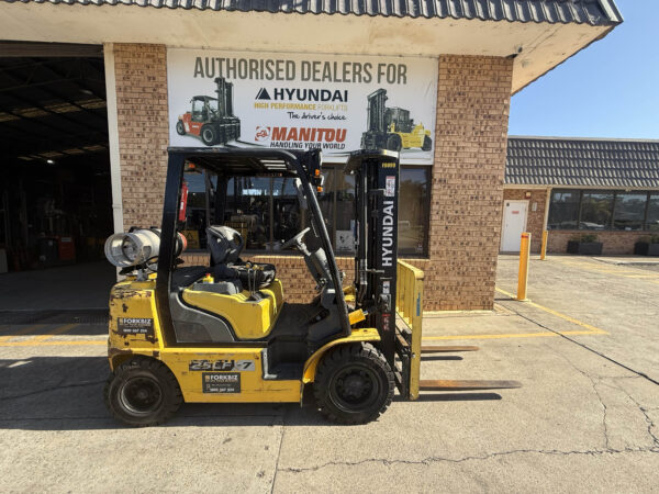 2.5 Tonne Hyundai Forklift For Sale