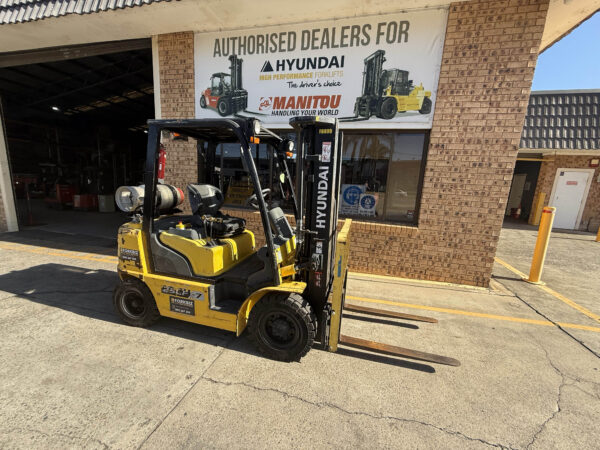 2.5 Tonne Hyundai Forklift For Sale - Image 3