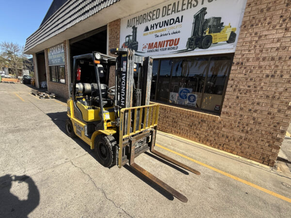 2.5 Tonne Hyundai Forklift For Sale - Image 4