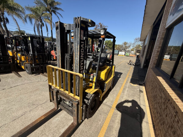 2.5 Tonne Hyundai Forklift For Sale - Image 7