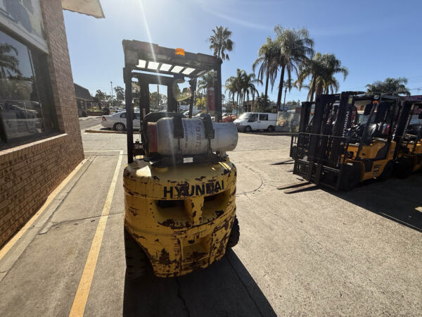 2.5 Tonne Hyundai Forklift For Sale - Image 11