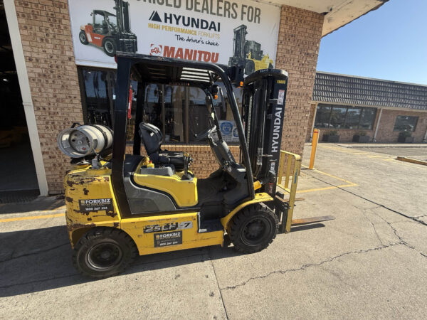 2.5 Tonne Hyundai Forklift For Sale - Image 15
