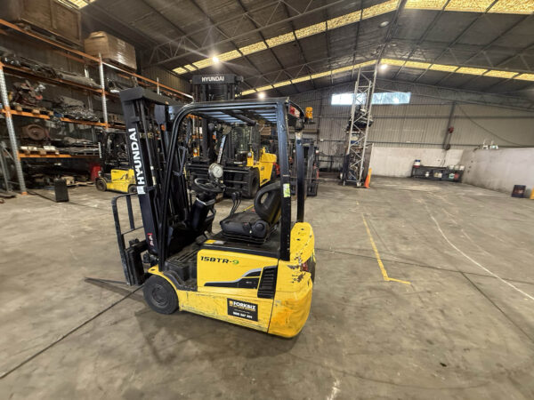 1.5 Tonne Hyundai Electric Forklift For Sale - Image 3