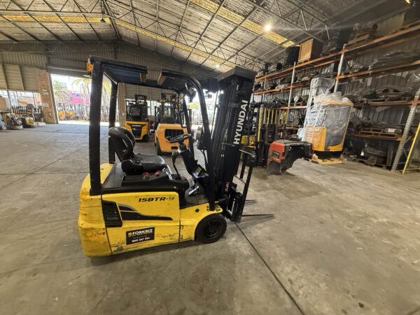 1.5 Tonne Hyundai Electric Forklift For Sale - Image 8