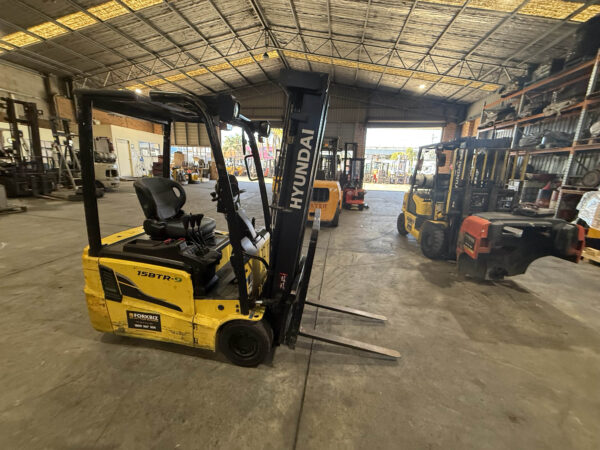 1.5 Tonne Hyundai Electric Forklift For Sale - Image 9