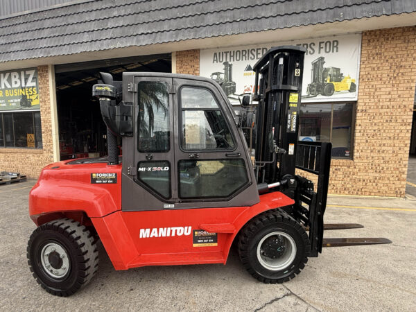 5 Tonne Manitou Forklift For Sale - Image 4