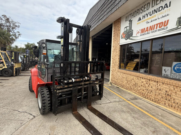 5 Tonne Manitou Forklift For Sale - Image 8