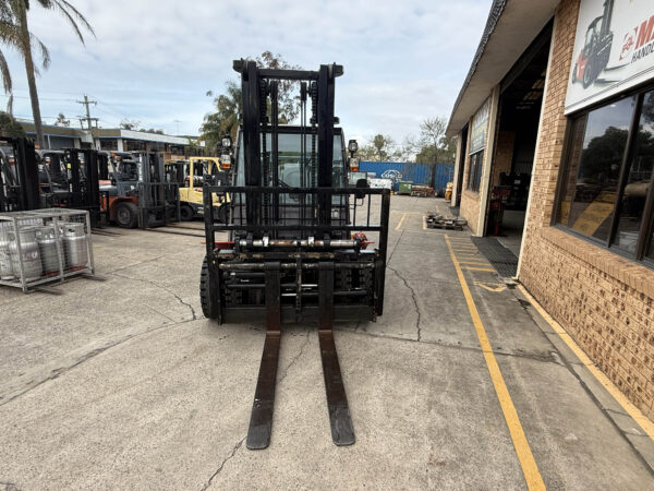5 Tonne Manitou Forklift For Sale - Image 11