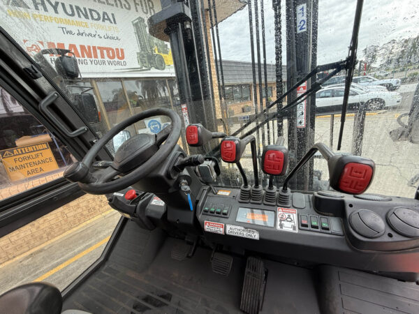 5 Tonne Manitou Forklift For Sale - Image 28
