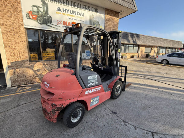 2.5 Tonne Manitou Forklift For Sale - Image 4