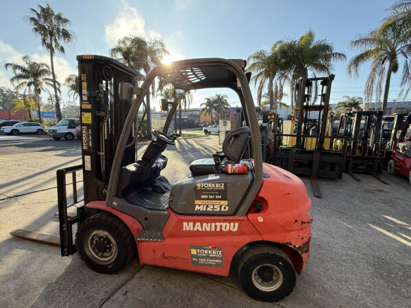 2.5 Tonne Manitou Forklift For Sale - Image 9