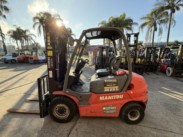 2.5 Tonne Manitou Forklift For Sale - Image 10