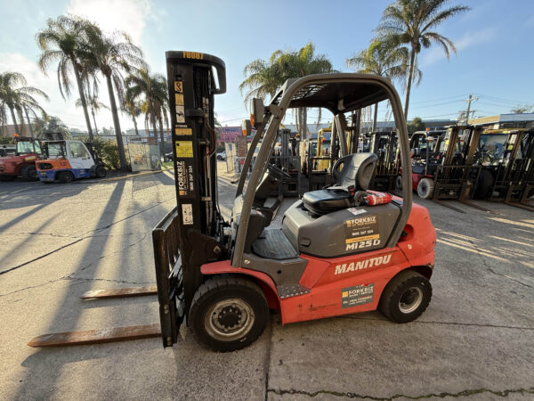 2.5 Tonne Manitou Forklift For Sale - Image 11