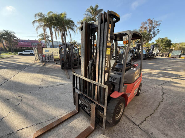 2.5 Tonne Manitou Forklift For Sale - Image 13